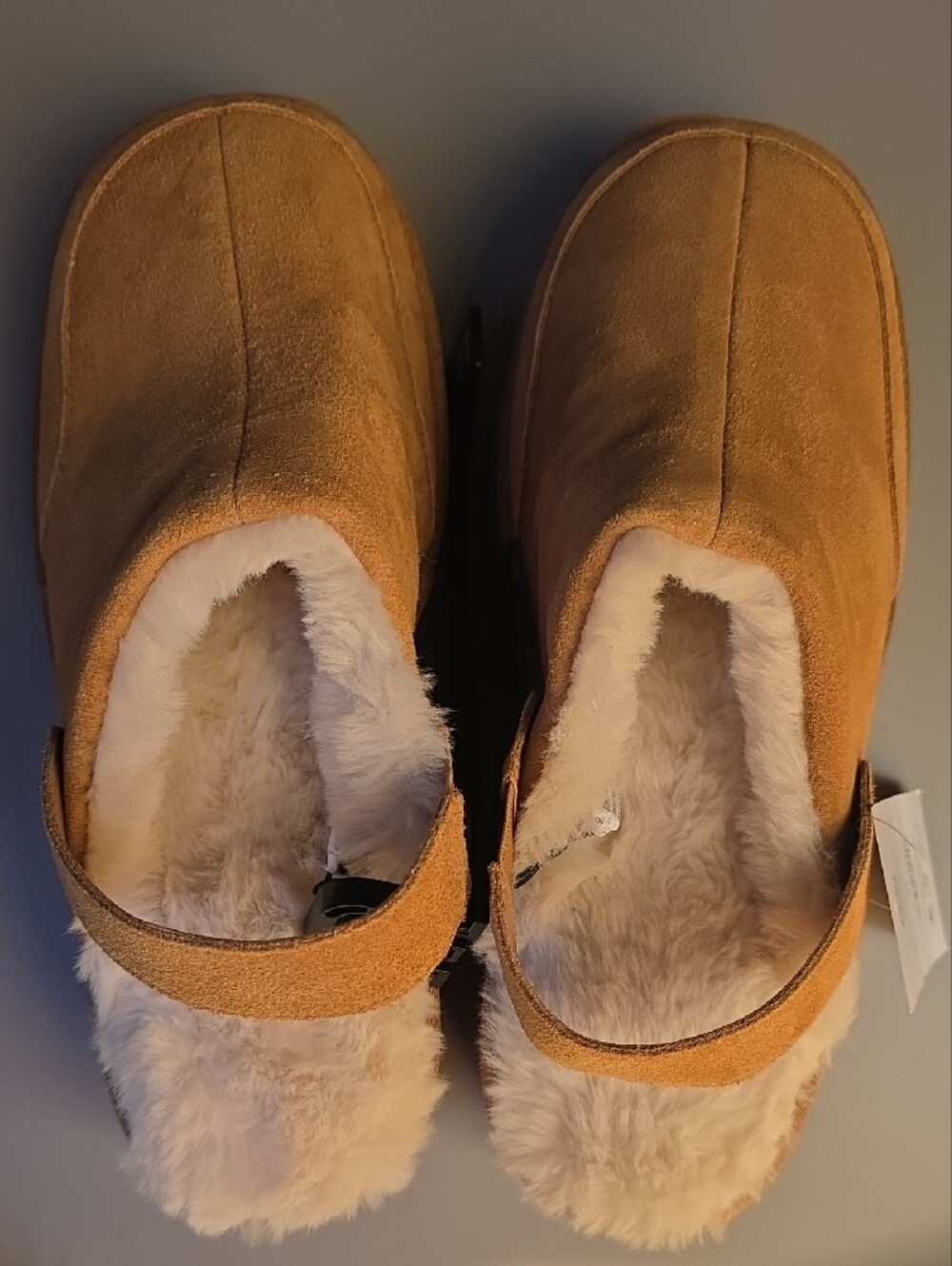 Joyspun Women's Faux Fur Convertible Clog Slippers - Picture 7 of 7